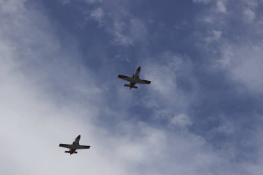 dublörlük yapan savaş uçakları, hava saldırısı, savaş, hava muharebesi gibi.,