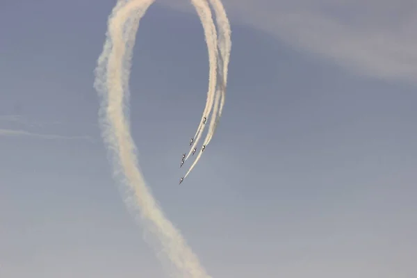 Kampfflugzeuge Die Stunts Machen Luftangriffe Krieg Luftschlacht Nachahmen — Stockfoto