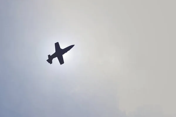 Aviões Guerra Fazendo Acrobacias Emulando Ataques Aéreos Guerra Batalha Aérea — Fotografia de Stock