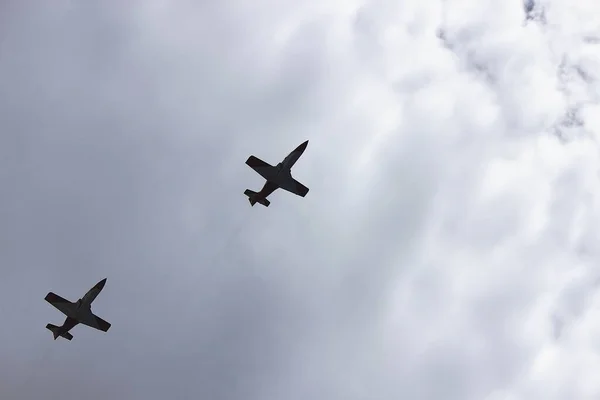 Avions Guerre Faisant Des Cascades Imitant Les Frappes Aériennes Guerre — Photo