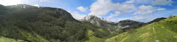 Panoramiczne Zdjęcia Sotr Słynne Miasteczko Turystyczne Picos Europa Asturia Hiszpania — Zdjęcie stockowe