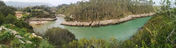 Panoramafoto Der Klippen Und Des Strandes Von Prias Asturien Spanien — Stockfoto