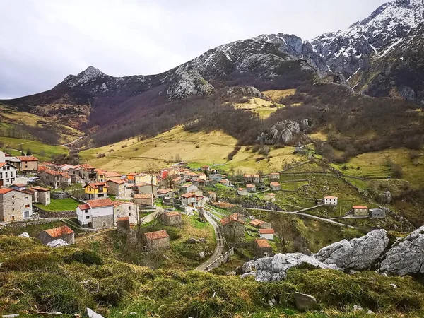 Uitzicht Stad Sotres Picos Europa Asturias Spanje Beroemd Productie Van — Stockfoto