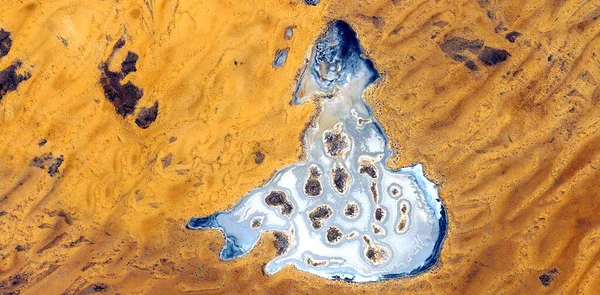 Afrika çöllerinin havadan soyut manzarası nükleer fırının şekillerini ve renklerini taklit ediyor: Soyut doğalcılık, soyut doğalcılıktan mecazi yapıya