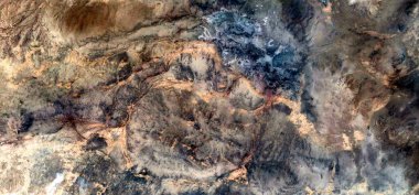 Afrika çöllerinin soyut manzara fotoğrafı havadaki şekilleri ve renkleri taklit ederek, bu renklerin nasıl öldüğünü gösteriyor, Tür: Soyut doğalcılık, soyut doğalcılıktan mecazlara kadar