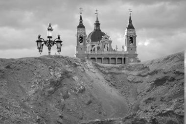 Dystopian photo of the future of Madrid, the desert and the volcanoes destroying the Almudena Cathedral,