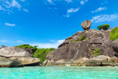 Similan Adaları, Andaman Denizi, Tayland. Büyük güzel resifleri ve kayalıklarla