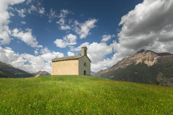 Eine Alte Kirche Auf Einem Berg Inmitten Der Alpen Schweiz — Stockfoto