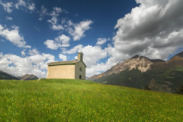 Eine Alte Kirche Auf Einem Berg Inmitten Der Alpen Schweiz — Stockfoto