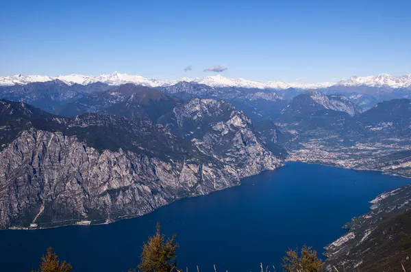 Jezero garda v italských jezer na severu Itálie — Stock fotografie