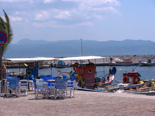 Pueblo de pescadores en Skala Kalloni en la isla de Lesbos o Lesbos en Grecia —  Fotos de Stock