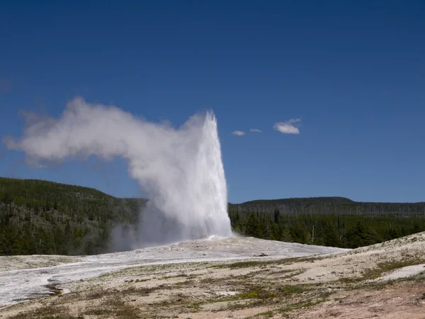 Old Faithful Geysers en el Parque Nacional de Yellowstone Estados Unidos —  Fotos de Stock