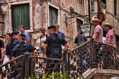 kendi rides la serenissima Kuzey İtalya'daki sihirli bir yer olarak bilinen Venedik bekliyor gondollarının