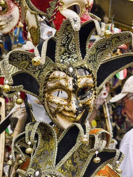 Masques de carnaval à Venise connu sous le nom de La Serenissima dans le nord de l'Italie est un endroit magique — Photo