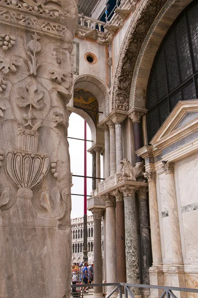 Ocupado canto em St Marks Square em Veneza conhecido como La Serenissima no norte da Itália é um lugar mágico — Fotografia de Stock