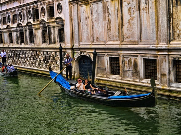 イタリア北部のラ セレニッシマとして知られているヴェネツィアの運河サイドビューが魔法の場所 ロイヤリティフリーのストック写真