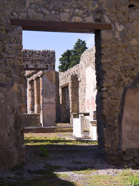 Ruïnes in de eenmaal begraven de stad pompeii Italië — Stockfoto