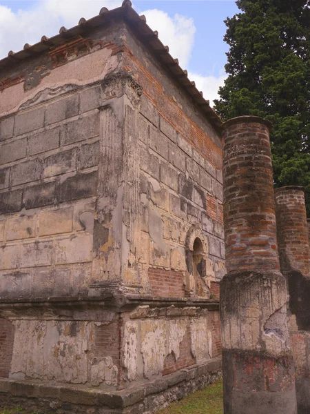 Bir kez yıkık Isis Tapınağı pompeii şehri İtalya gömülü — Stok fotoğraf