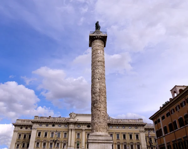 A Coluna de Marco Aurélio em Roma Itália — Fotografia de Stock