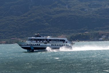 garda Gölü ve güzel kasabalar sayısı suları