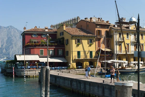 Malcesine op het Gardameer in Noord-Italië — Stockfoto