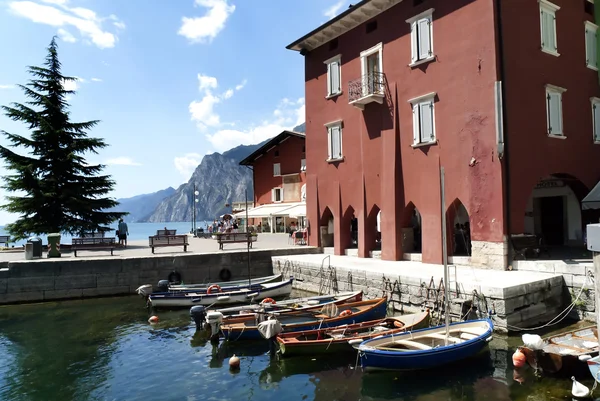 Torbole en el lago de Garda en el norte de Italia — Foto de Stock