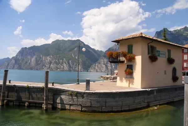 Torbole no Lago de Garda no norte da Itália — Fotografia de Stock