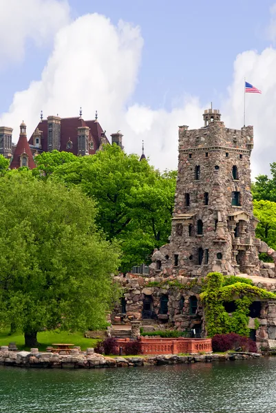 El hermoso castillo de Boldt en Heart Island en el río San Lorenzo entre Canadá y los EE.UU. —  Fotos de Stock