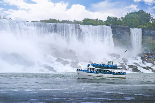 Hoefijzer, regenboog en bridal veils vallen op niagara canada — Stockfoto