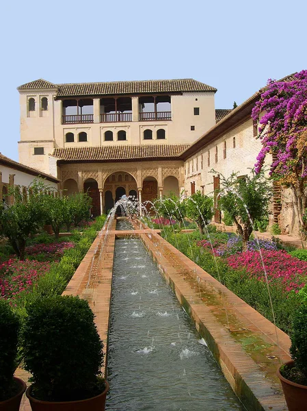 İspanya granada Elhamra Sarayı bahçeleri — Stok fotoğraf