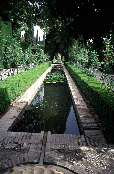 Los Jardines del Palacio de la Alhambra en Granada España — Foto de Stock