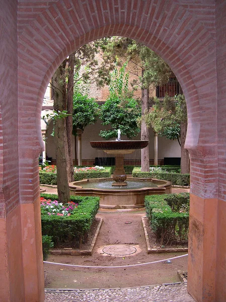 Il Palazzo dell'Alhambra a Granada Spagna — Foto Stock