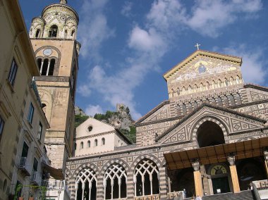 Güney İtalya, Campania bölgesindeki sahil üzerinde Amalfi'da Katedrali
