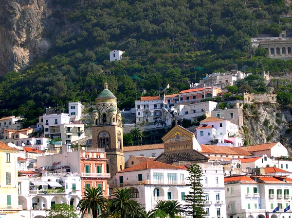 A Catedral de Amalfi, na costa da Campânia, no sul da Itália — Fotografia de Stock