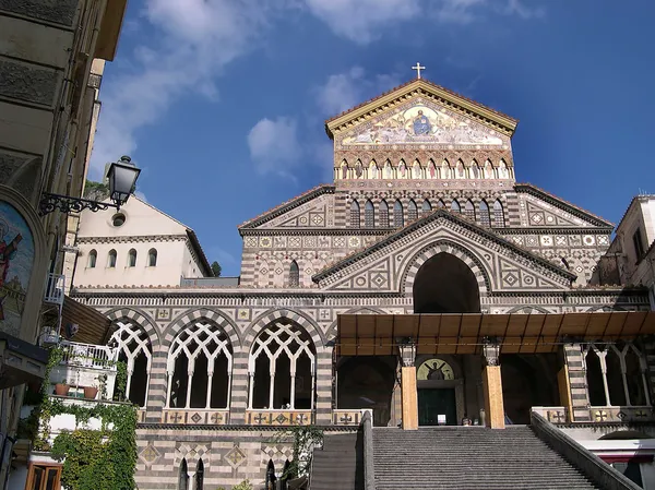 Die Kathedrale in Amalfi an der Küste Kampaniens in Süditalien — Stockfoto