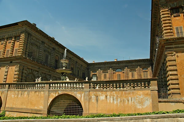 Het pitti paleis en de boboli tuinen, florence, Italië. — Stockfoto