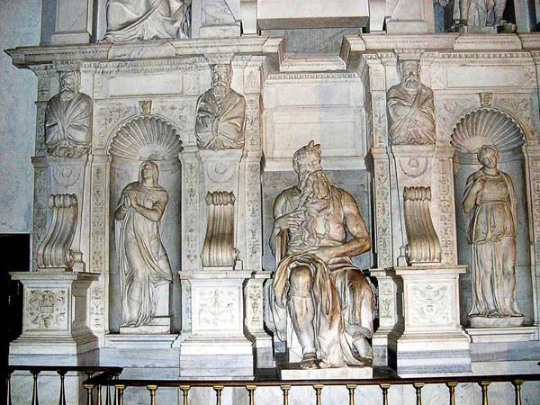 산피에 San Pietro Vincoli 가톨릭교회의 명목상 이탈리아 로마에 성당으로 일부인 — 스톡 사진
