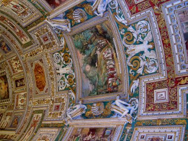 Roma 'da 600' den fazla kilise ve şapeli olan sanatsal detaylar. Roma kiliselerinin hepsi Tanrı 'nın İhtişamı ile süslenmiştir. Güzellikleri ve renkleri karşı konulmaz olabilir.