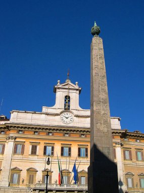 İtalya Parlamento Binası veya İtalya 'daki Montecitoria' daki milletvekilleri meclisi. Buradan İtalya yönetilir.