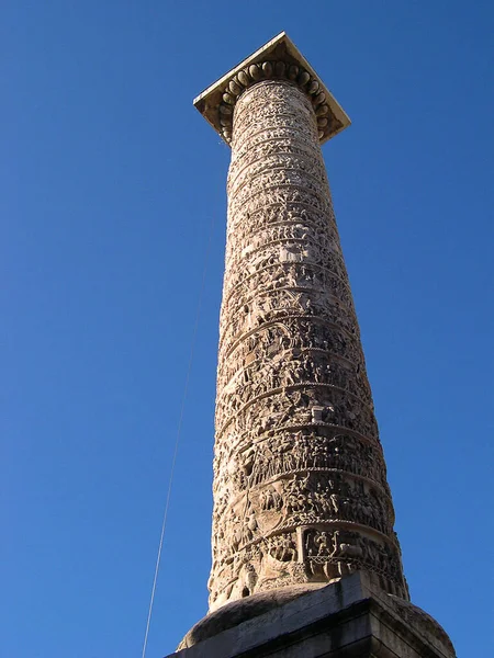 Colonna Trionfale Dell Imperatore Marco Aurelio Montecitoria Roma Chiude Edificio — Foto Stock