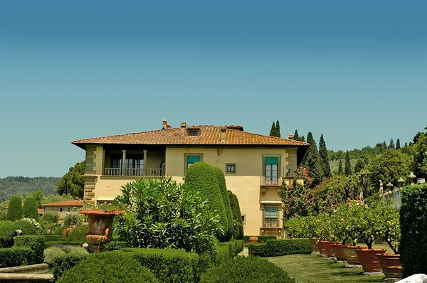 Güzel villa ve bakan settignano tuscany, florence gardens — Stok fotoğraf