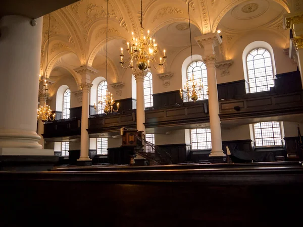 โบสถ เซนต มาร ในสนามใกล สแควร ทราฟาลการ ในลอนดอน นเป นโบสถ งกฤษแองกล — ภาพถ่ายสต็อก