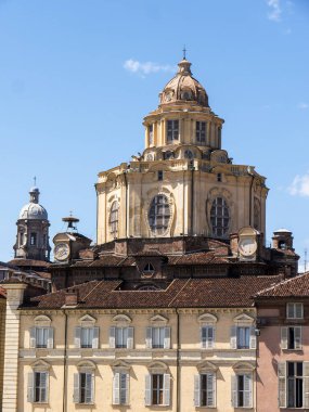 San Lorenzo (ayrıca Saint Lawrence Kraliyet Kilisesi olarak da bilinir), Torino Kraliyet Sarayı 'nın bitişiğindeki Barok tarzı bir kilisedir. Şimdiki kilise 1668-1687 yılları arasında Guarini tarafından tasarlandı ve inşa edildi.