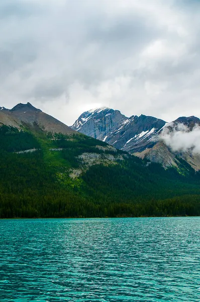 Las Montañas Alrededor Del Lago Maligne Parque Nacional Jasper Oeste — Foto de Stock
