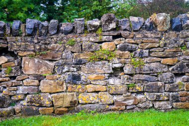 Lancashire 'daki Ribble Vadisi' ndeki Kuru Taş Duvar. Hiç harç kullanılmamış ama duvar yüzyıllardır ayakta duruyor.