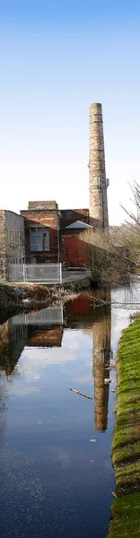 利兹利物浦运河穿过伯恩利镇 这就把原棉带入了这个城镇 并向全世界出口了织布 — 图库照片