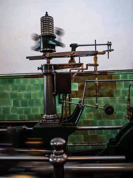 綿の布の世界最大の生産者の一つバーンリーを作った綿工場に動力を供給蒸気エンジン — ストック写真