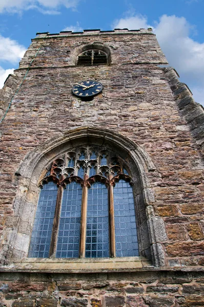 万圣教堂的塔 大米顿 兰开夏郡 它是英国圣公会教区的教堂 教堂中最古老的结构可追溯到13世纪末 这个中世纪的教堂包括在西蒙 詹金斯的 英格兰一千个最好的教堂 指南中 — 图库照片