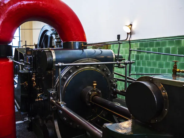 ランカシャーの織機を駆動し バーンリーを世界最大の綿布の生産者にした蒸気機関は今沈黙しており ほとんど忘れ去られています — ストック写真