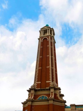 Greater Manchester, Salford 'da Yunan usulü alışveriş. Bu alışveriş merkezi terkedilmiş bir endüstri sitesi üzerine inşa edildi. Şu anda çok lüks bir alışveriş deneyimi. 